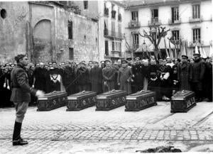 El capitán de Milicias, don Francisco Ramón Llui, pronuncia una oración fúnebre...