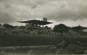 El hipódromo, a medio construir, muy dañado tras la Guerra Civil