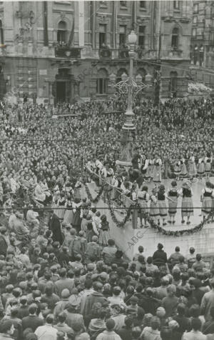 Aspecto de la plaza del Generalísimo, durante los festejos regionales del día de...