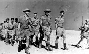 Después de fracasado el desembarco británico en el puerto de Tobruk, los...