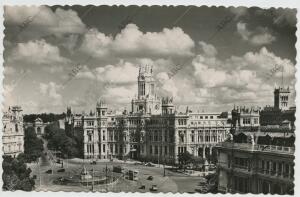 Vista panorámica de la plaza de Cibeles y del Palacio de Correos