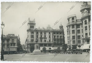 La plaza de José Antonio Primo de Rivera (actual plaza de las Tendillas)