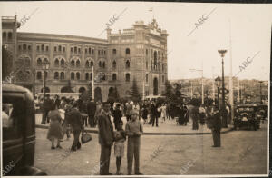El público madrileño acude a Las Ventas a presenciar una corrida de toros