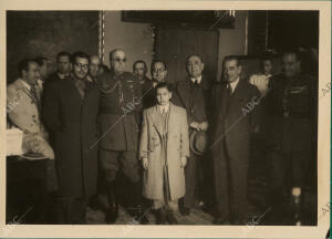 Los jugadores de ajedrez Arturo Pomar (14 años) y Medina, que participaron en el...