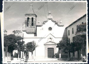 Fachada principal de la iglesia parroquial de san Martín, Destruida por los...