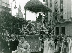 el 23 de noviembre de 1948 se Celebró una procesión extraordinaria de la Virgen...