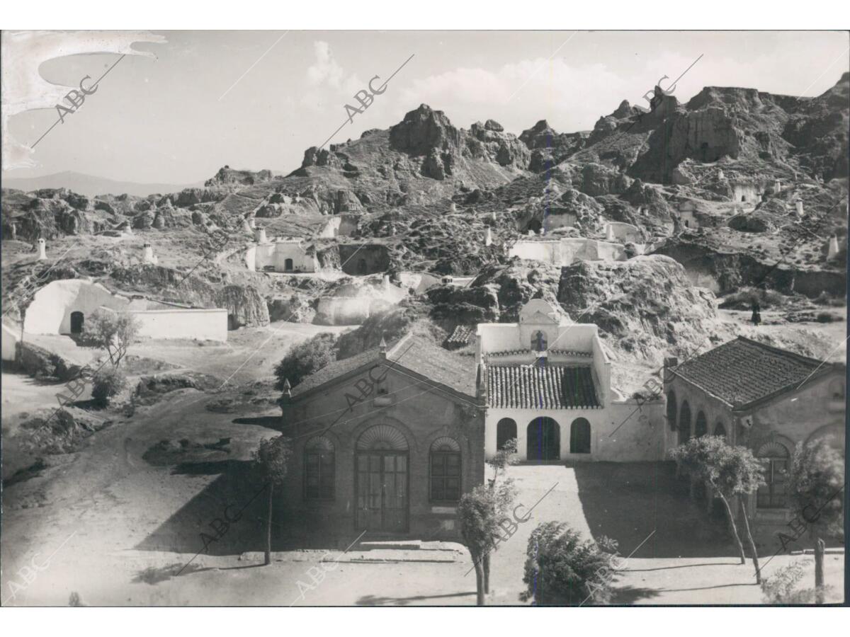 una-vista-de-las-t-picas-cuevas-de-guadix-archivo-abc