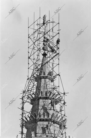 Reparación de la veleta de la Torre