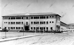 Fachada de la escuela de formación Profesional "almirante Bastarreche" de...