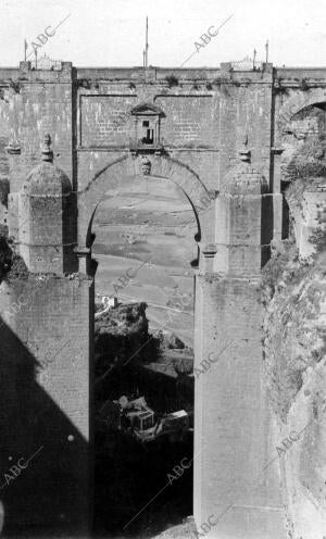 Puente nuevo de 90m de altura en Ronda (Málaga)