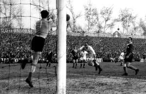 El partido Finalizó con empate A uno con goles de Loren, para el Sevilla, y...