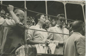 Ava Gardner asiste de público a la primera corrida de la feria faurina de...