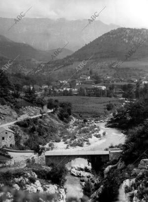 Vista general del pueblo Arenas de Cabrales (Asturias)