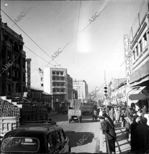 Puente de Vallecas (Madrid): la avenida de la albufera en 1957