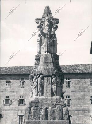 Monumento del escultor Asorey con la figura del patriarca de Asís