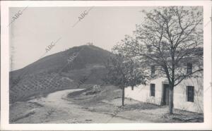 El monte de Aras y arriba el santuario de la Virgen de Araceli, Patrona del...