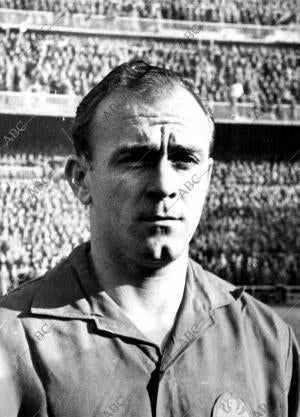 Alfredo Di Stefano, que Vistió por primera vez la camiseta Española ante...