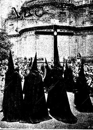 ABC SEVILLA 20-04-1957