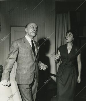 Mary Carrillo y Guillermo Marín en "Hay alguien detrás de la puerta", de Alfonso...