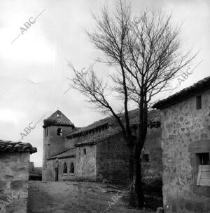 Vista de una de las Calles del pueblo los Llamosos (Soria)