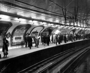 Anden de la estación del metro de sol