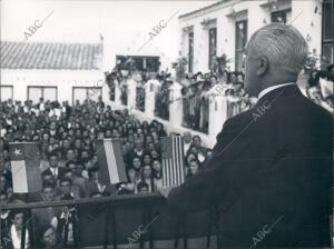 El ministro de la Gobernación, Inaugura una Escuela-Hogar, un convento y una...