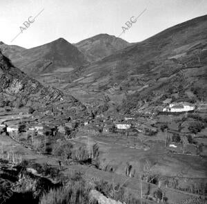 Vista general del pueblo la Seara en la Sierra del Caurel (Orense)