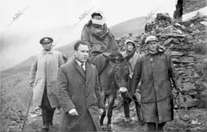 Los Heridos sin Fracturas, son Llevados en Caballerías hasta el pueblo Cercano,...