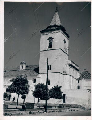 Plaza mayor e iglesia Parroquial