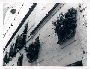 Fachada de una de las Casas de la localidad de Baños de la encina en la que...