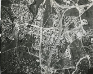 Villalba, julio de Vista aérea de la carretera de la Coruña a su paso por...