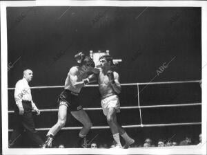 Campeonato de Europa de los Pesos Ligeros en el que Pedro carrasco se Enfrenta A...