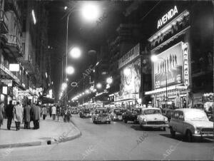 Ambiente nocturno en la gran vía Madrileña