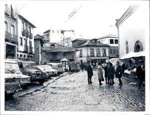 Mercadillo en una de las Calles Céntricas de la localidad de Bembibre