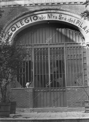 Entrada principal del colegio nuestra Señora del Pilar de Madrid en abandono...