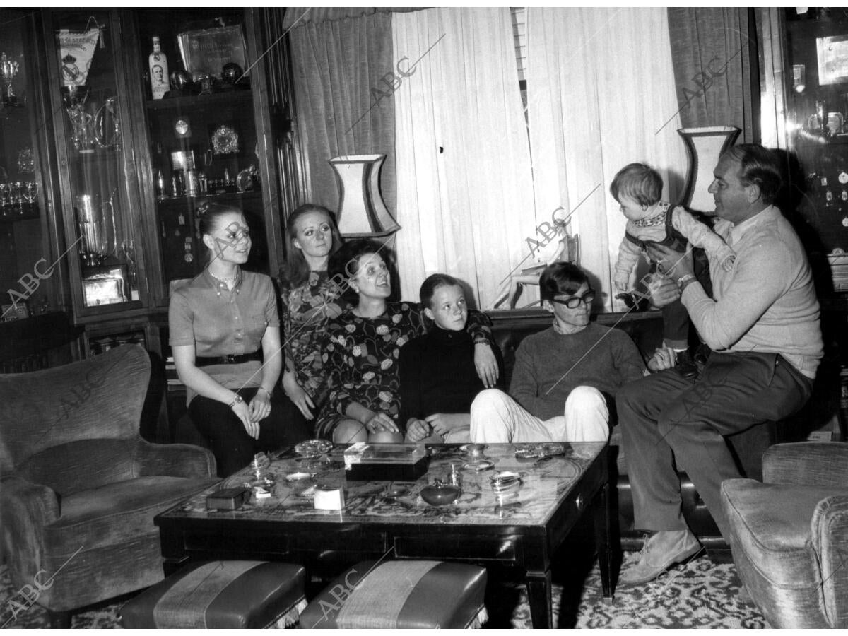 Alfredo Di Stefano con su mujer y sus cinco Hijos Silvana