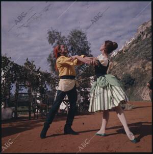 Antonio el Bailarín y Lola Ávila durante el rodaje de «El sombrero de tres...