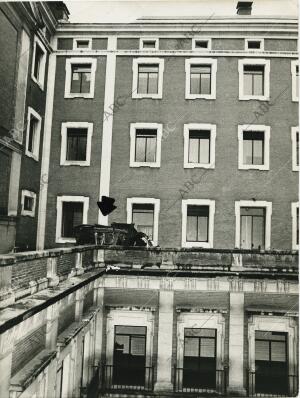 Lugar en el que quedó el coche de Carrero Blanco después de la explosión