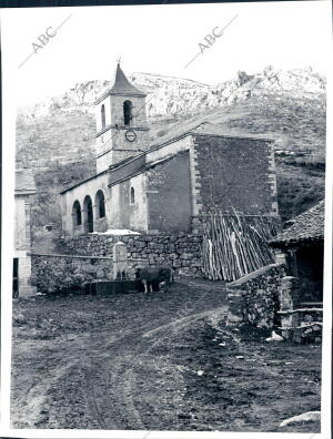 Iglesia y fuente de la localidad de Anciles