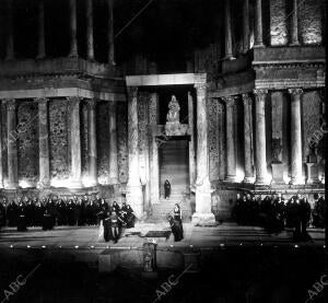 «La Orestiada» en versión de José María Pemán, en el Teatro Romano de Mérida