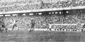 En la Imagen, el gol del Sevilla, marcado por Biri Biri