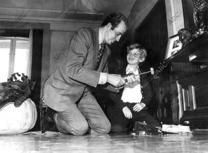 El Rey Don Juan Carlos juega con su hijo, el día del octavo cumpleaños de Don...