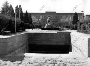 Boca de metro referente A la nueva estación de Metro, ciudad Universitaria