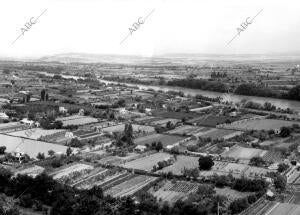 Vista general de Vega del Ebro desde el pueblo Tudela (Navarra)