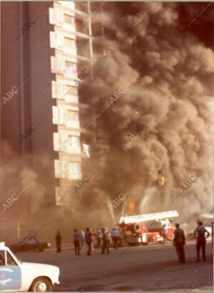 Todo el parque de bomberos de Zaragoza participó en el rescate de víctimas,...