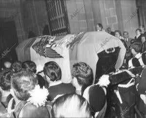San Lorenzo de el Escorial: los Restos Mortales de S.M. el Rey don Alfonso Xiii...