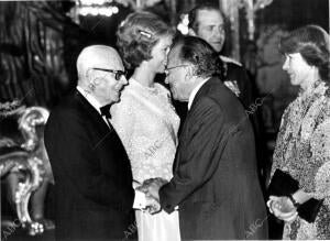 En la Imagen, Es Saludado por Santiago Carrillo durante la Llegada A la cena de...