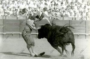 José Luis Ríos, clavando este espectacular par