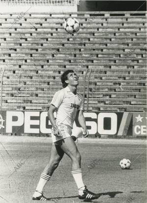 Presentación de Jorge Valdano como nuevo jugador del real Madrid