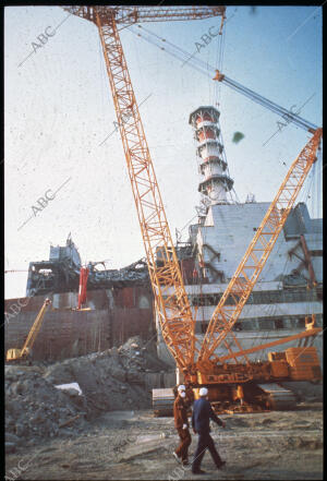 Chernobyl (Ucrania), 1986. Central nuclear de Chernobyl. En la imagen, tras el...